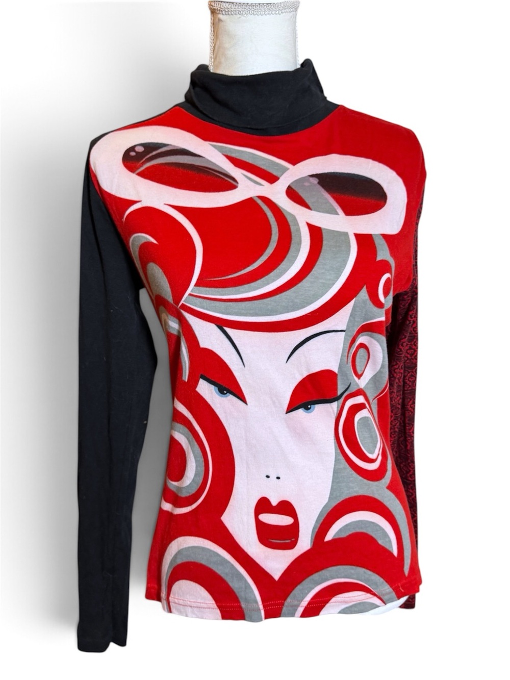 CUSTO BARCELONA TURTLENECK RED BLACK GIRL SUNGLASSES TOP